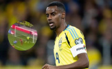 Fan Thụy Điển cạn lời khi Alexander Isak bỏ lỡ khó tin