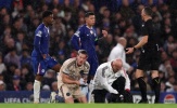 Weghorst chảy máu đầm đìa trận gặp Chelsea