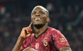 Osimhen lập hat-trick hạ Ajax, vượt Mbappe và Haaland ở Champions League