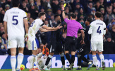 Estevao thoát thẻ đỏ khi Chelsea nhận thất bại trước Leeds