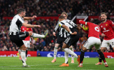 Lisandro để bóng chạm tay, Newcastle bức xúc vì MU không bị thổi phạt đền