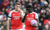 Fan Arsenal nghi Saka “ngó lơ” Gyokeres trên sân
