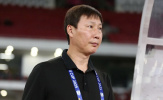 HLV Kim Sang-sik lý giải chiếc áo may mắn và vụ Đình Bắc ăn táo