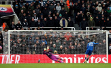 Ramsdale rực sáng trong loạt luân lưu giúp Newcastle đi tiếp