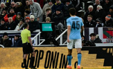 Shearer chê VAR rác rưởi sau trận Newcastle thua Man City
