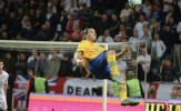 Zlatan Ibrahimovic và cú ngả người bẻ gãy mọi định luật