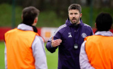 Neville gạt tên Carrick khỏi ghế HLV dài hạn tại MU