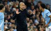 Pep Guardiola dửng dưng khi Man City áp sát Arsenal