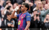 Lamine Yamal tặng quả bóng hat-trick đầu đời cho mẹ