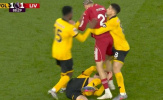 Ekitike châm ngòi màn xô xát dữ dội ở trận Wolves thắng Liverpool