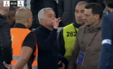 Mourinho khẩu chiến với trợ lý Porto trong ngày nhận thẻ đỏ kịch tính