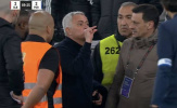 Mourinho nhận án cấm 2 trận, bức xúc vì bị gọi là kẻ phản bội