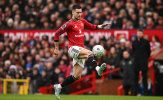 Neville chỉ trích thẳng Dalot 'chân gỗ'