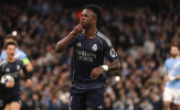 Vinicius nhại động tác khóc trả đũa CĐV Man City