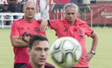 Cựu trợ lý MU qua đời, Mourinho nghẹn ngào tiễn biệt
