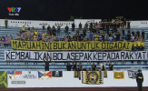 CĐV Malaysia giăng băng rôn chỉ trích FAM tại Thiên Trường
