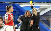 Cầu thủ Arsenal phạm lỗi, HLV Chelsea lại bị đuổi