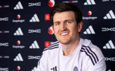 CHÍNH THỨC: Harry Maguire giảm lương để gia hạn với Man Utd