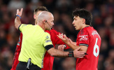 Trò hề từ trọng tài đẩy hàng thủ Man Utd vào cơn bĩ cực