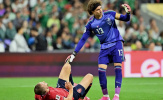 Hai thái cực Ochoa và Soucek khi Mexico thắng CH Séc