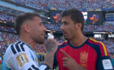 Otamendi tố Rodri khóc lóc với trọng tài