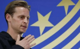 De Jong lên tiếng về tin đồn rời Barca