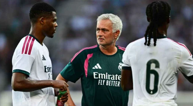 Mourinho khen ngợi nỗ lực của Endrick và Dumfries