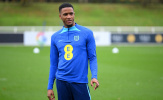 Saliba nghỉ dài hạn, Arsenal lập tức nhắm Ezri Konsa