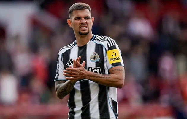 Xong vụ Guimaraes, Arsenal tiếp tục săn máy chạy và trung vệ
