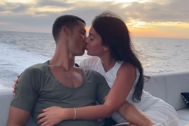 Ronaldo bao trọn khách sạn 5 sao để làm đám cưới