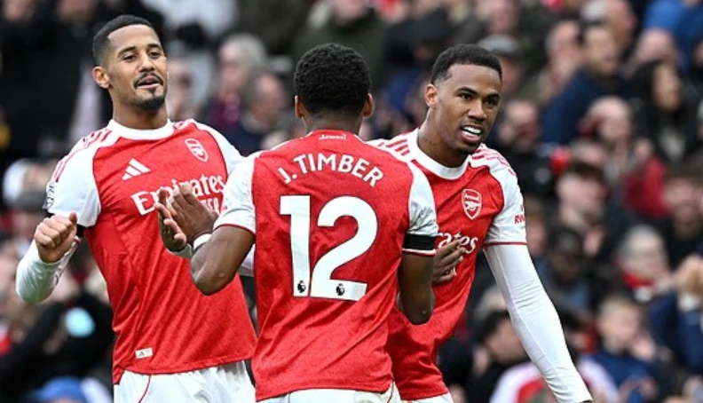 Arteta xác nhận Arsenal mất Saliba và Timber ở giai đoạn đầu mùa
