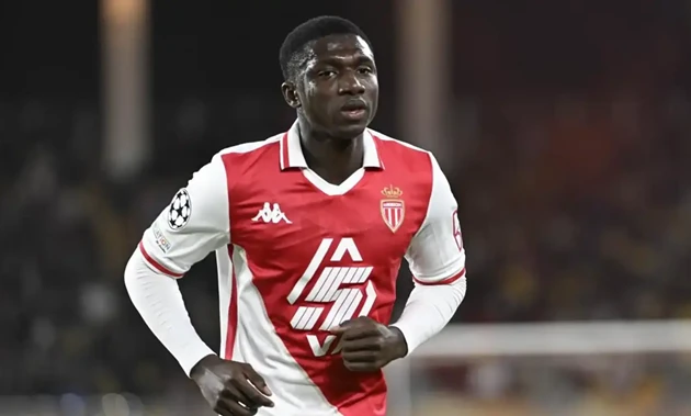 Palace hụt bước, MU và Chelsea săn Camara