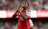 Fan Arsenal bối rối vì màn ăn mừng xin lỗi của Lewis-Skelly