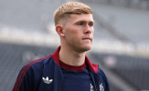 Điều gì khiến Lewis Hall quay lưng với Man Utd?