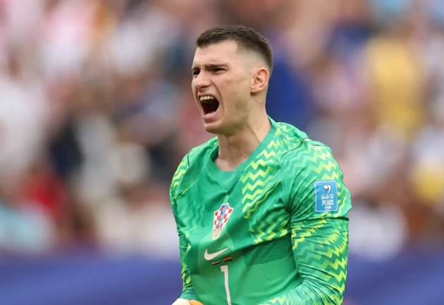 Mua sớm Livakovic, Barca dọn đường thay Szczesny