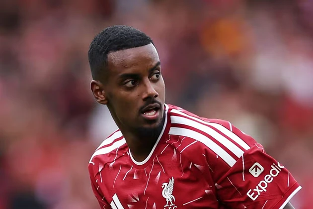 Owen tin Isak sẽ vượt qua chảo lửa Newcastle