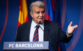 Chủ tịch Barca xác nhận theo đuổi Julian Alvarez