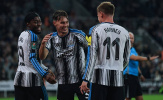 Cú đúp của Barnes giúp Newcastle nhọc nhằn hạ West Brom tại EFL Cup