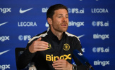 Moises Caicedo rời sân sau 13 phút, Xabi Alonso cập nhật tình hình