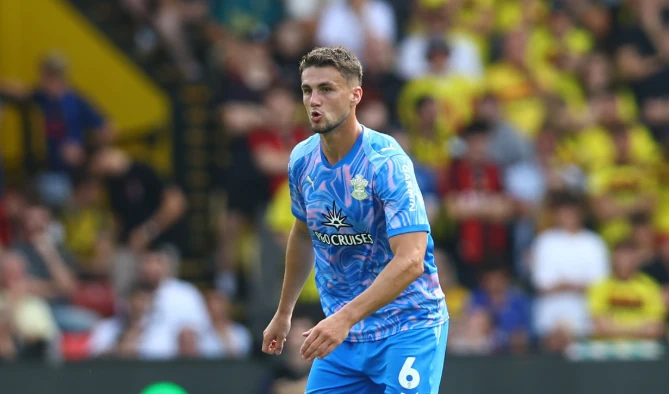 Aston Villa đạt thỏa thuận chiêu mộ Harwood-Bellis