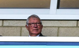 Sir Alex Ferguson nén đau đến sân cổ vũ Man Utd