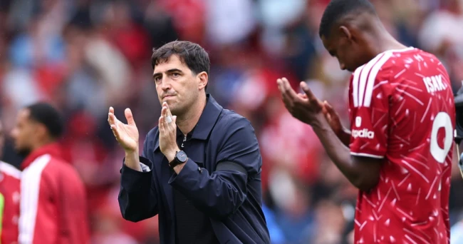 Liverpool và bài toán hàng công của Iraola