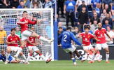 Hàng thủ 'không đến nỗi tệ' đang kéo lùi Man Utd