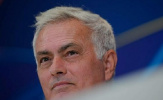 Mourinho thích thú nhận quà vòi phun nước trước trận gặp Inter