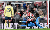 David Raya gọi pha cản penalty là khoảnh khắc bước ngoặt