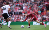 Lối chơi cường độ cao đang bào mòn đôi chân Liverpool