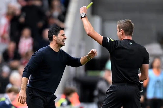 Arteta từ chối bàn về trọng tài sau khi hạ Sunderland