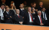 Fan MU biểu tình dữ dội, Ratcliffe phải lén vào Old Trafford