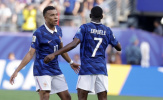 Upamecano đứng ngoài cuộc tranh cãi giữa Mbappe và Dembele