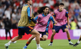 CĐV Anh chế giễu Cucurella sau sự cố tại Wembley